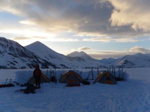 "Red sky at night: sailor's delight" meant we didn't need the wind wall this night, but many a glacier traveler has regretted not building a solid one.